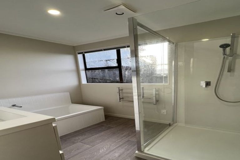 Photo of property in 16 Arahanga Grove, Maupuia, Wellington, 6022