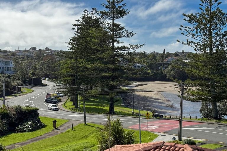 Photo of property in 1/918 Beach Road, Waiake, Auckland, 0630