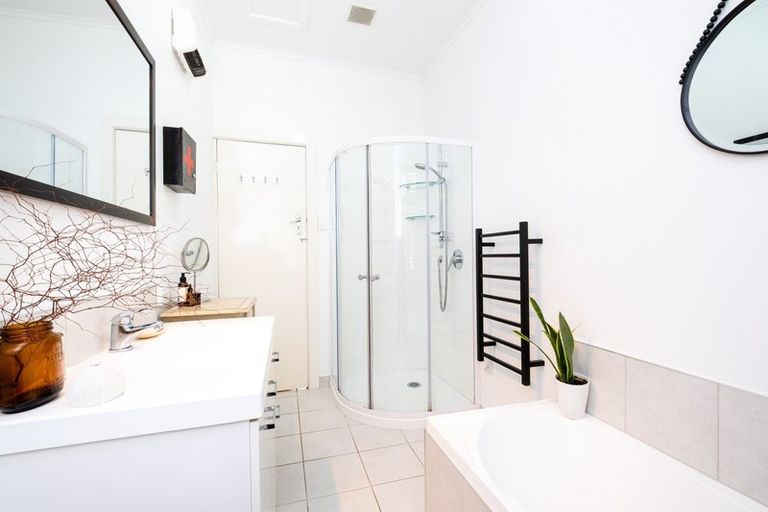 Photo of property in 15 Burns Road, Hospital Hill, Napier, 4110