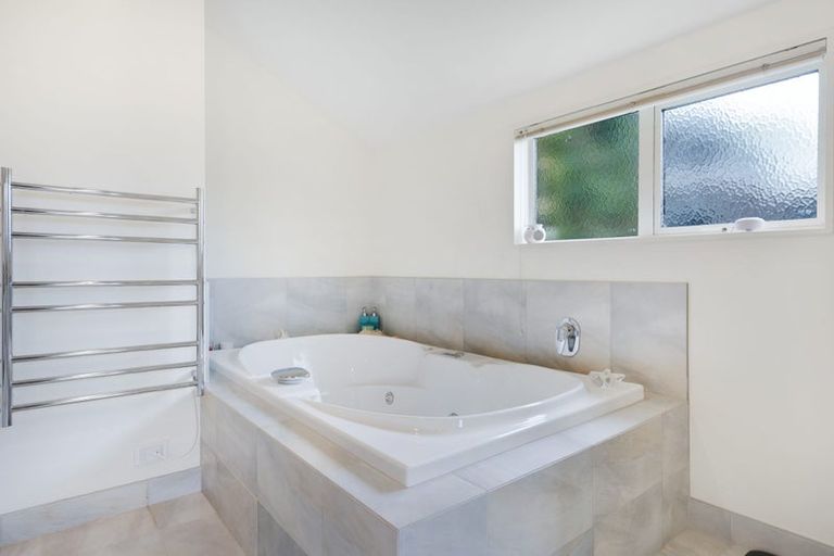 Photo of property in 5 Wairere Road, Torbay, Auckland, 0630