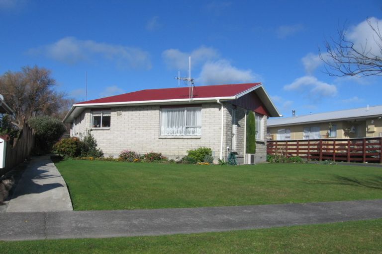 Photo of property in 28 Geraldine Crescent, Cloverlea, Palmerston North, 4412
