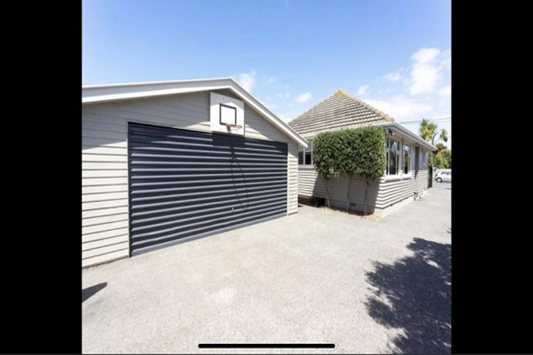Photo of property in 11 Estuary Road, New Brighton, Christchurch, 8061