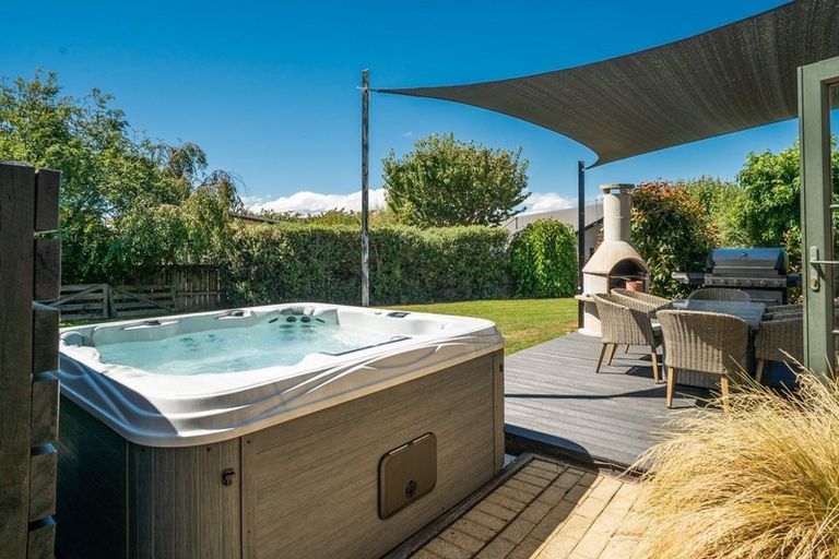 Photo of property in 88 Meadowstone Drive, Wanaka, 9305