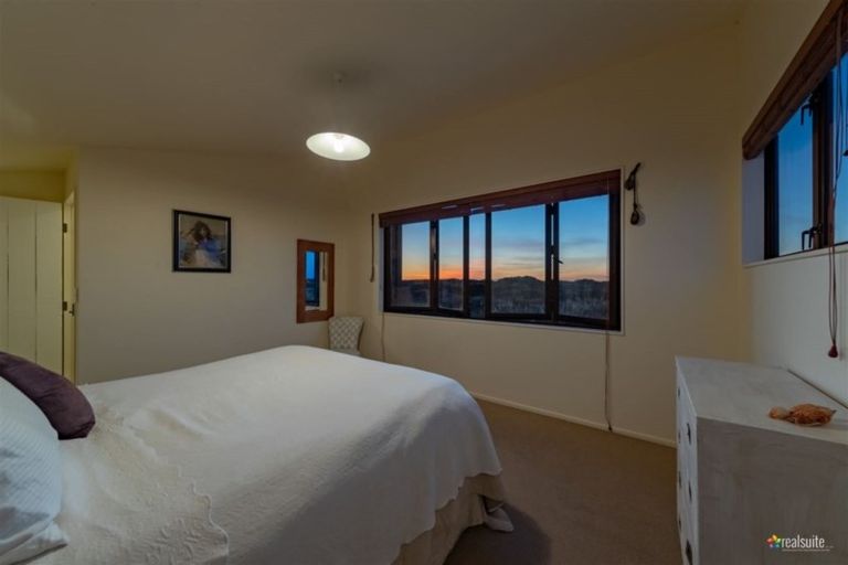 Photo of property in 80 Reay Mackay Grove, Waikawa Beach, Levin, 5573