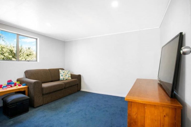 Photo of property in 12 Tamariki Avenue, Kelston, Auckland, 0602