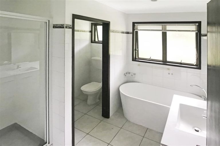 Photo of property in 14 Chenery Road, Red Beach, 0932