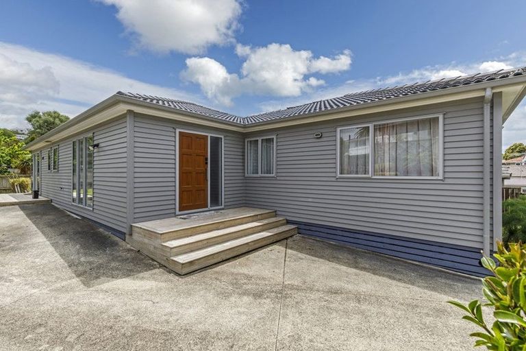 Photo of property in 3 Julia Place, Totara Vale, Auckland, 0629