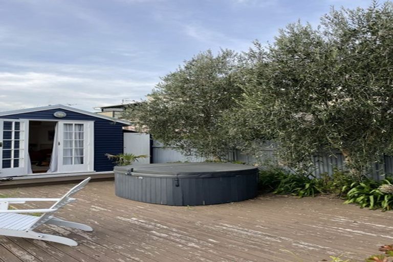 Photo of property in 9 Kaitawa Street, Waikanae Beach, Waikanae, 5036