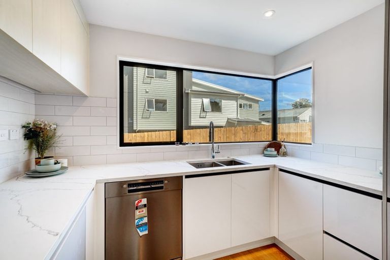 Photo of property in 21c Crosby Road, West Harbour, Auckland, 0618