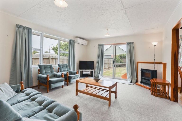 Photo of property in 3 La Perouse Place, Northcote, Christchurch, 8052