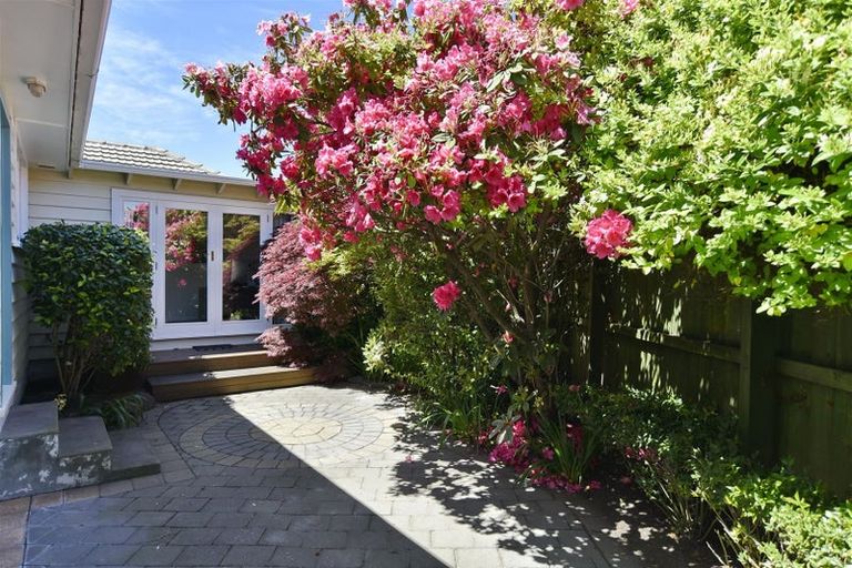 Photo of property in 6 Nyoli Street, Northcote, Christchurch, 8052