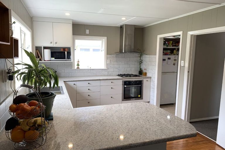 Photo of property in 63 Stokes Valley Road, Stokes Valley, Lower Hutt, 5019