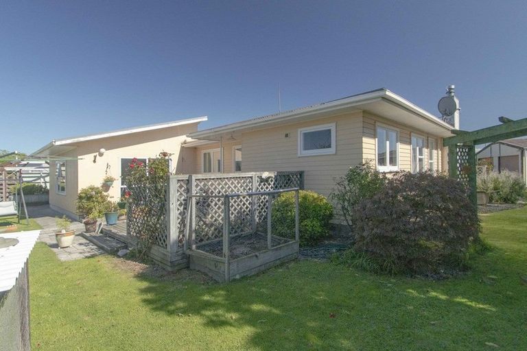 Photo of property in 28 Mcgregor Avenue, Pirimai, Napier, 4112