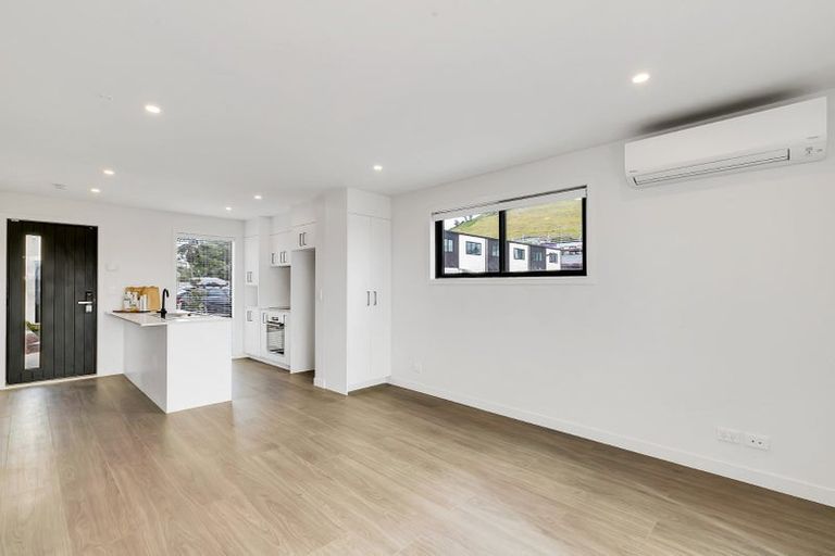 Photo of property in 20 Whanui Place, Mangere Bridge, Auckland, 2022