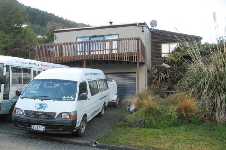 Photo of property in 3 Wye Place, Fernhill, Queenstown, 9300