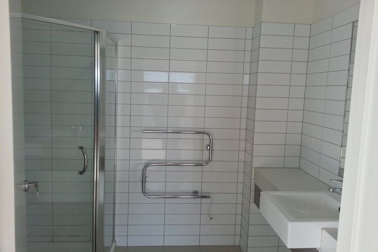 Photo of property in Bella Vista, 2d/84 Gunner Drive, Te Atatu Peninsula, Auckland, 0610