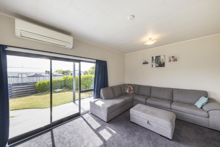 Photo of property in 6 Willowstream Grove, Cloverlea, Palmerston North, 4412