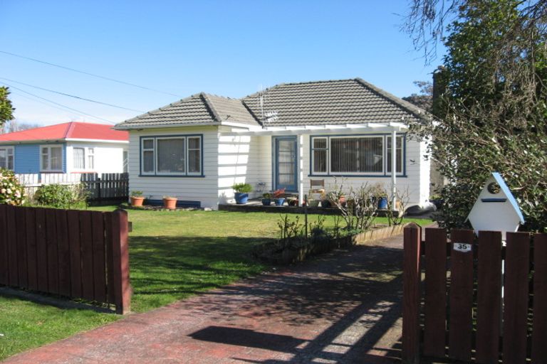 Photo of property in 35 Moohan Street, Wainuiomata, Lower Hutt, 5014