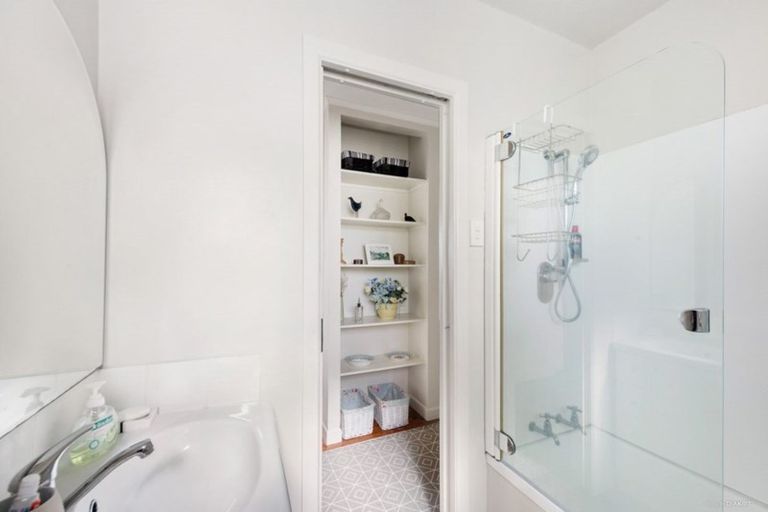 Photo of property in 99 Roberts Road, Matakatia, Whangaparaoa, 0930