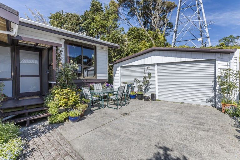 Photo of property in 28 John Witton Drive, Crofton Downs, Wellington, 6035