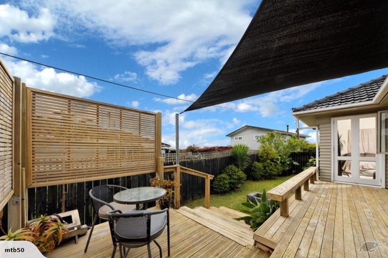 Photo of property in 1/179 Waimumu Road, Massey, Auckland, 0614