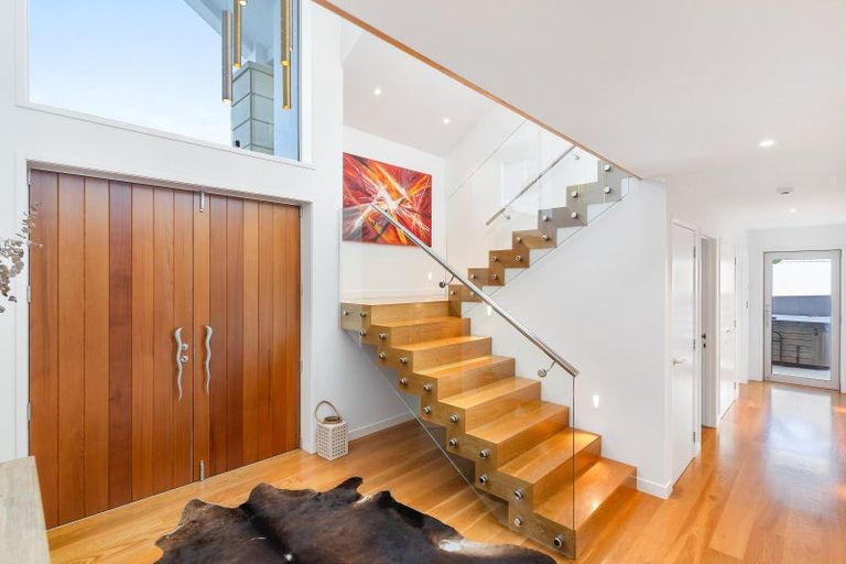 Photo of property in 40 Oceania Place, Mellons Bay, Auckland, 2014