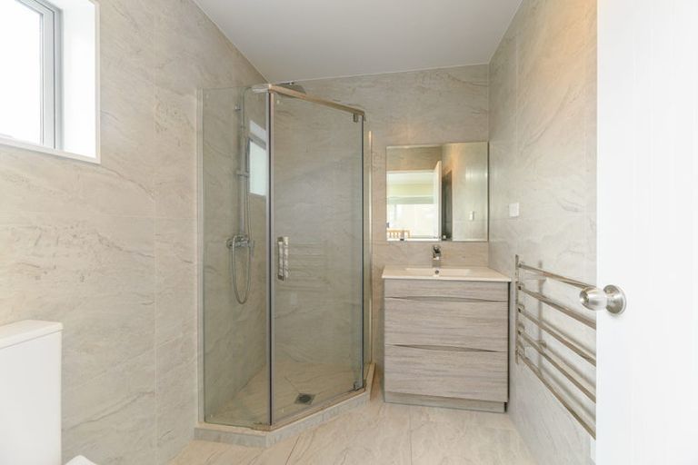 Photo of property in 20d Kelwyn Road, Kelston, Auckland, 0602