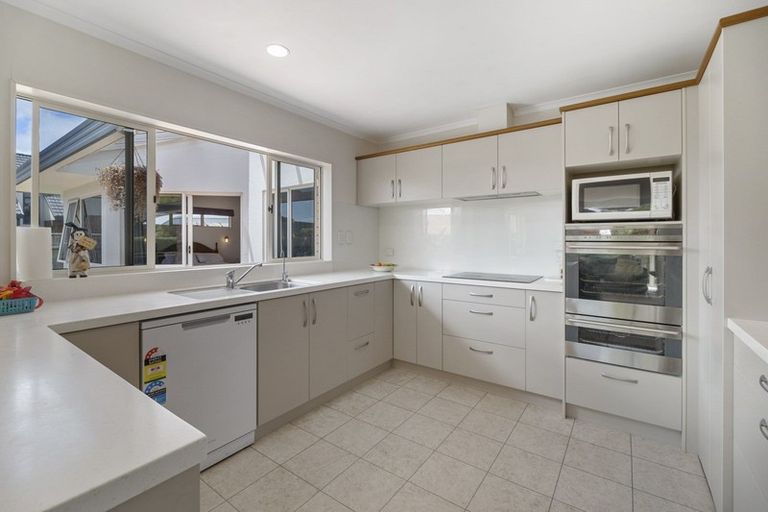 Photo of property in 17d Kinross Drive, Merrilands, New Plymouth, 4312