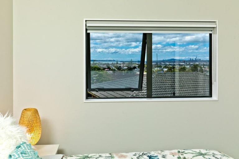 Photo of property in 4223d Great North Road, Glendene, Auckland, 0602