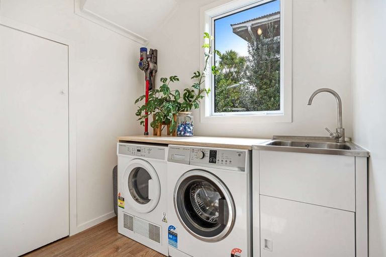 Photo of property in 8 James Mcleod Road, Shelly Beach, Helensville, 0874