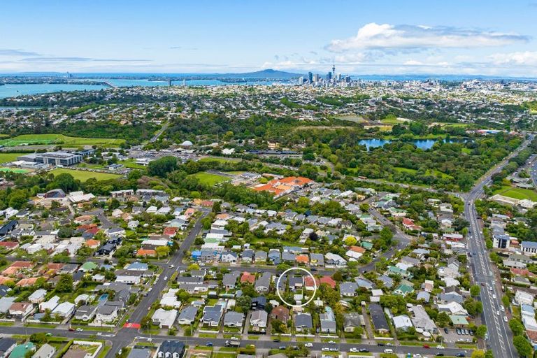 Photo of property in 24 Riro Street, Point Chevalier, Auckland, 1022