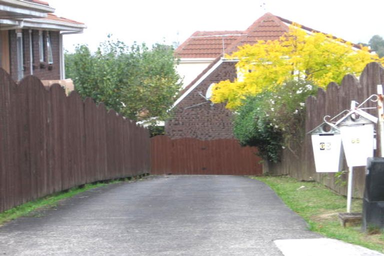 Photo of property in 1/65 Manhattan Heights, Glendene, Auckland, 0602