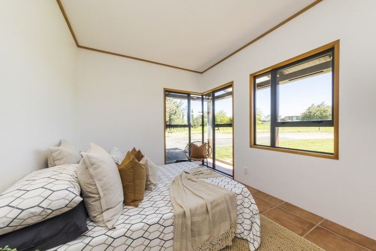 Photo of property in 32 Schnell Drive, Kelvin Grove, Palmerston North, 4414