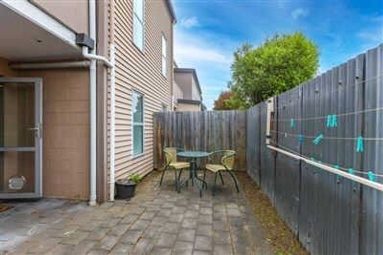 Photo of property in 8a Broadbent Street, Riccarton, Christchurch, 8041