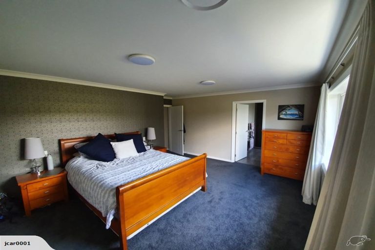 Photo of property in 2 Amokura Crescent, Flagstaff, Hamilton, 3210