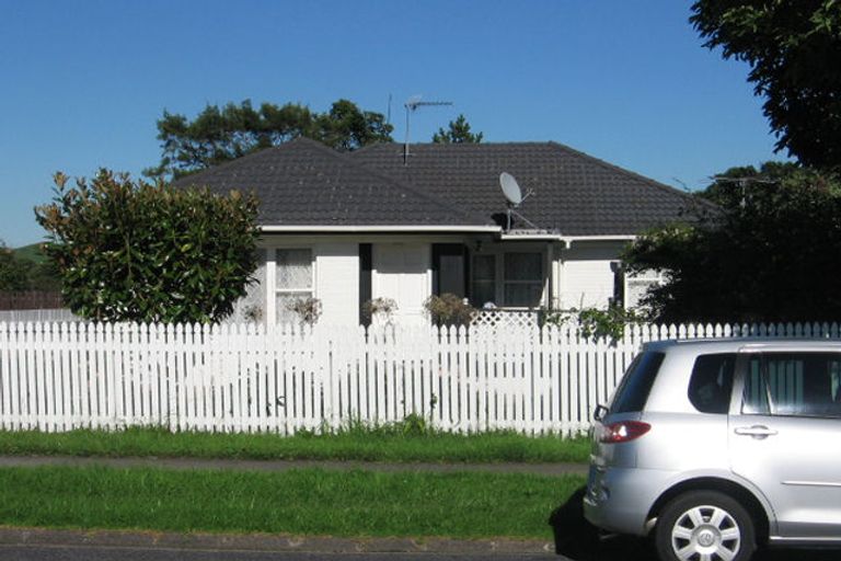 Photo of property in 77 Edgewater Drive, Pakuranga, Auckland, 2010