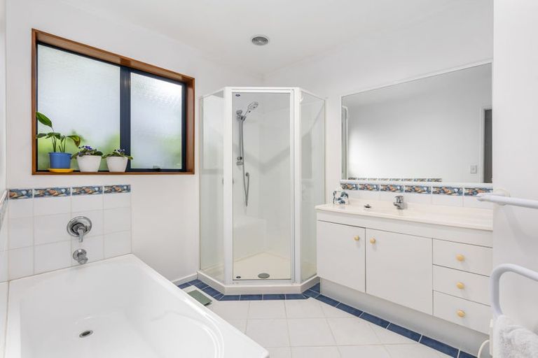 Photo of property in 19 Angel Way, Stanmore Bay, Whangaparaoa, 0932