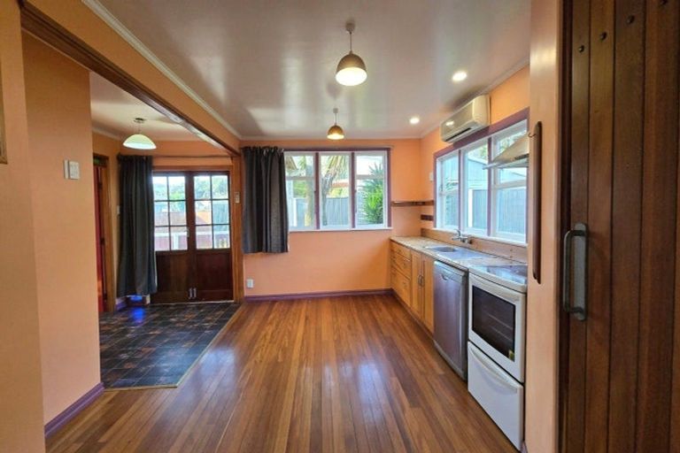 Photo of property in 2 Somme Road, Silverstream, Upper Hutt, 5019