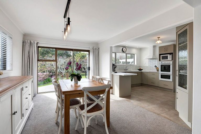 Photo of property in 11 Leatham Avenue, Strandon, New Plymouth, 4312