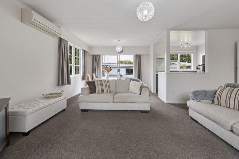 Photo of property in 6 Kimberley Grove, Westbrook, Palmerston North, 4412