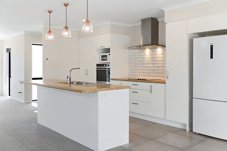 Photo of property in 5 Naeo Close, Papamoa Beach, Papamoa, 3118