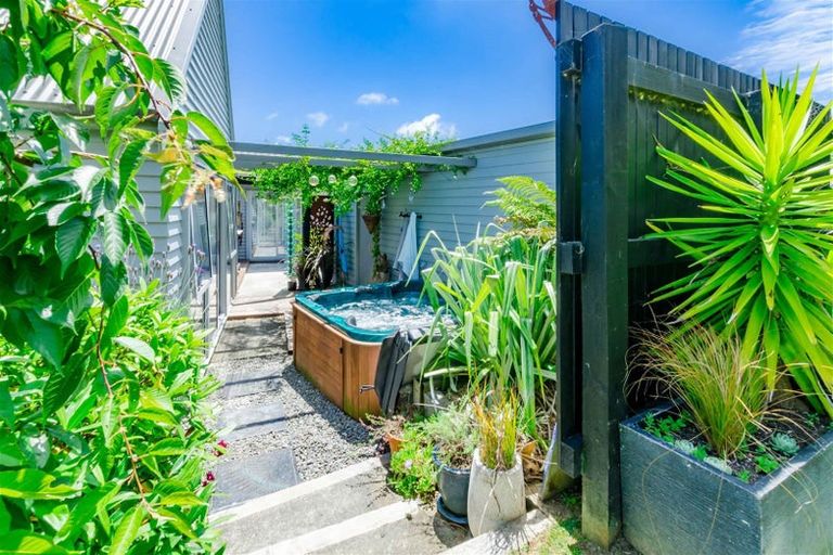 Photo of property in 11 Kotare Street, Waikanae, 5036