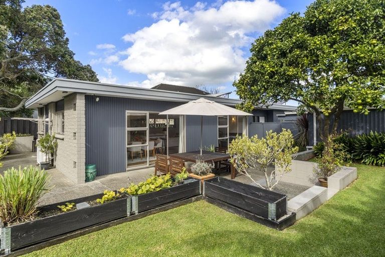Photo of property in 13 James Evans Drive, Northcote, Auckland, 0627