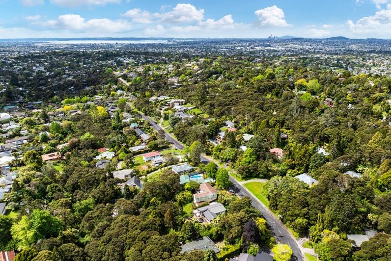 Photo of property in 68 Woodfern Crescent, Titirangi, Auckland, 0604