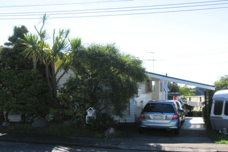 Photo of property in 100 Bracken Road, Paparangi, Wellington, 6037