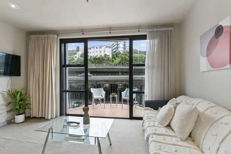 Photo of property in Atrium Towers, 1q/154 The Terrace, Wellington Central, Wellington, 6011