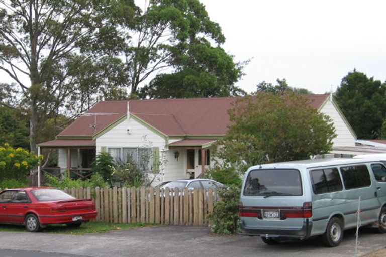 Photo of property in 13 Truscott Place, West Harbour, Auckland, 0618