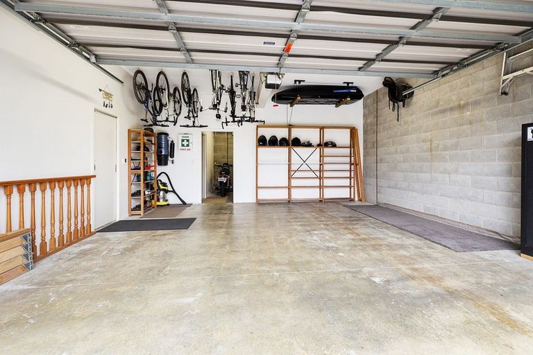 Photo of property in 58 Nicholson Road, Khandallah, Wellington, 6035