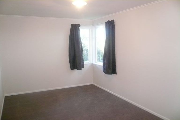 Photo of property in 16 Hobsonville Road, West Harbour, Auckland, 0618