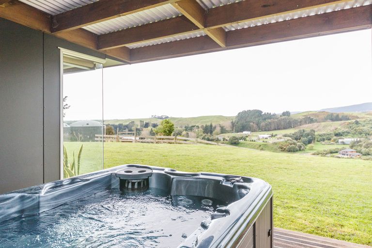 Photo of property in 62 Kereru Drive, Turitea, Palmerston North, 4472